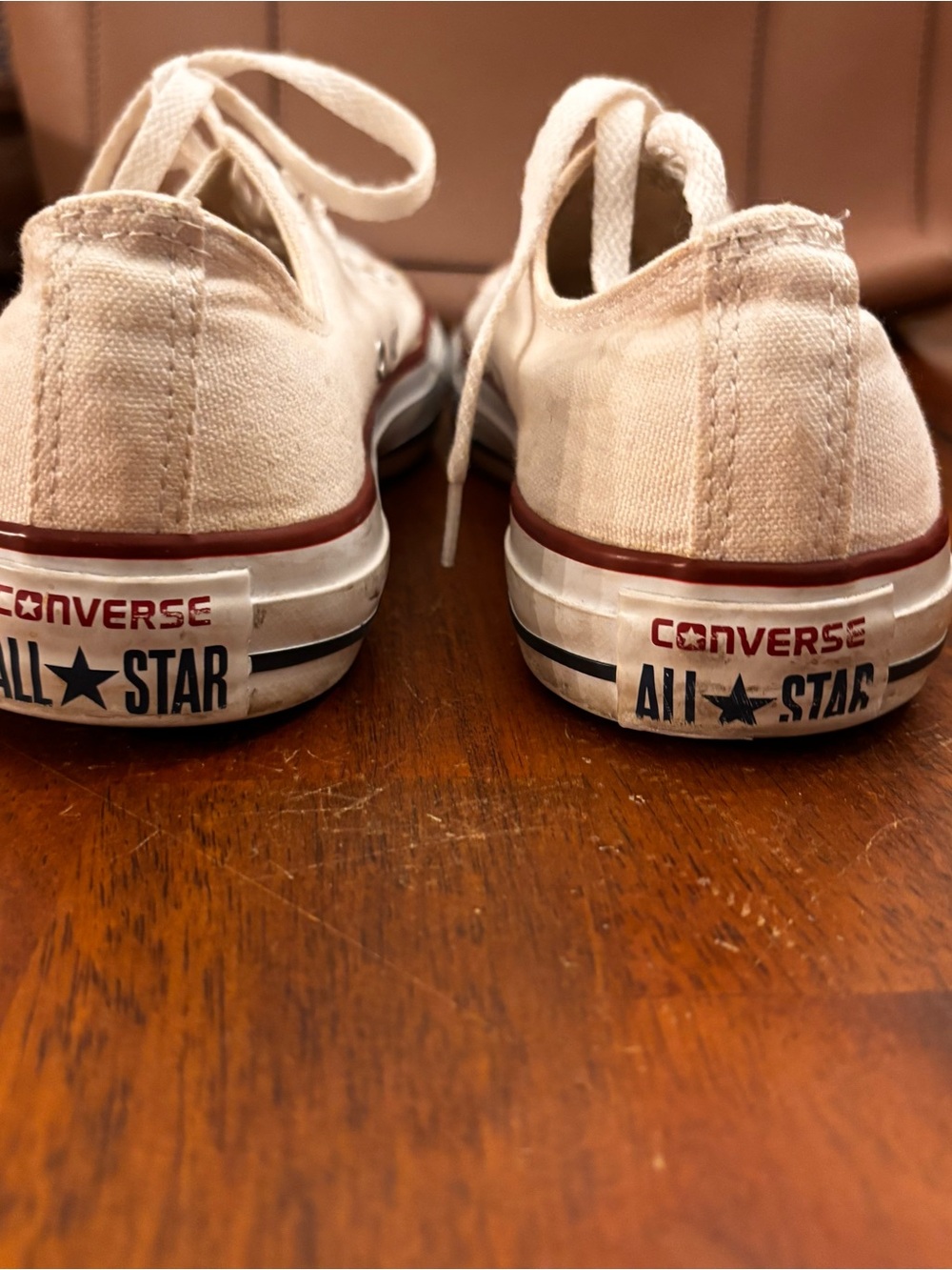 Converse Women’s 8 Low Top Sneakers in White EUC - Picture 4 of 7